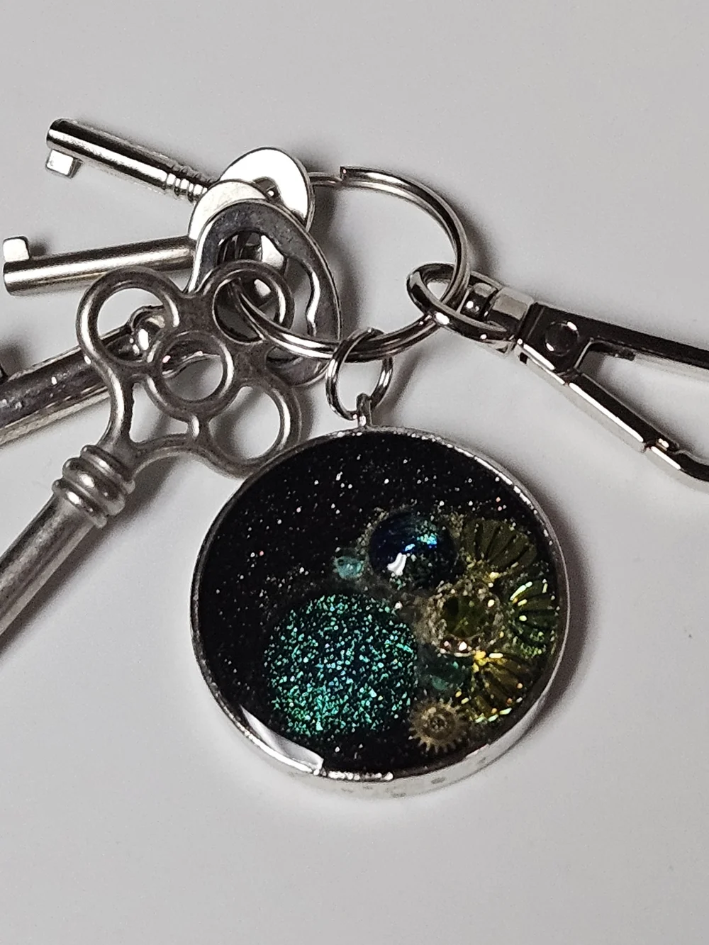 Handmade Glitter Gear Keychain - Green & Black